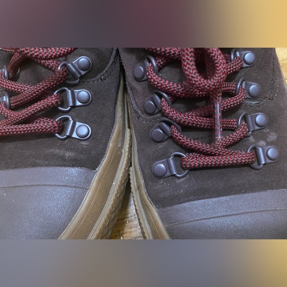 Converse weather proof burgundy sneakers size 8.5 - Picture 3 of 6